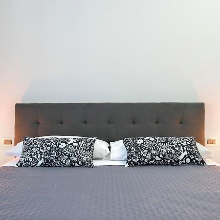 Apartament Appia Luxe - A Poche Fermate Del Centro Rzym Zewnętrze zdjęcie